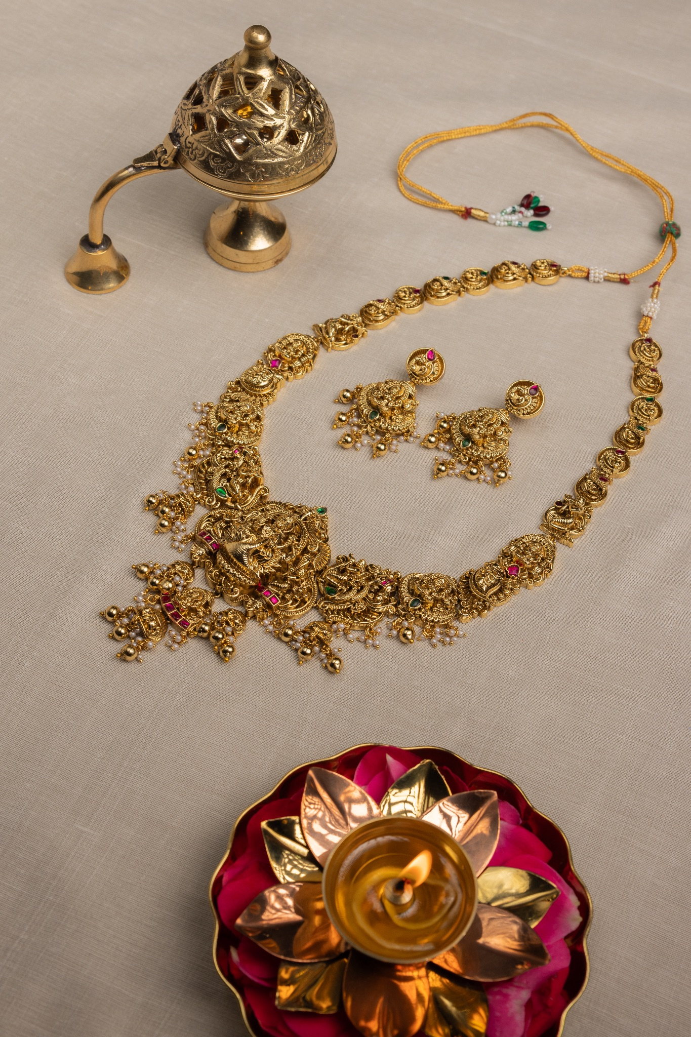 Meenakshi Anantam Haram and Earring