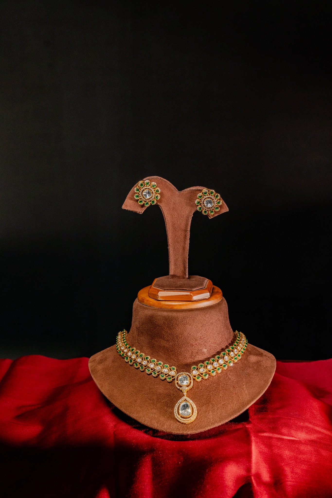 Petal Emerald Kundan Necklace