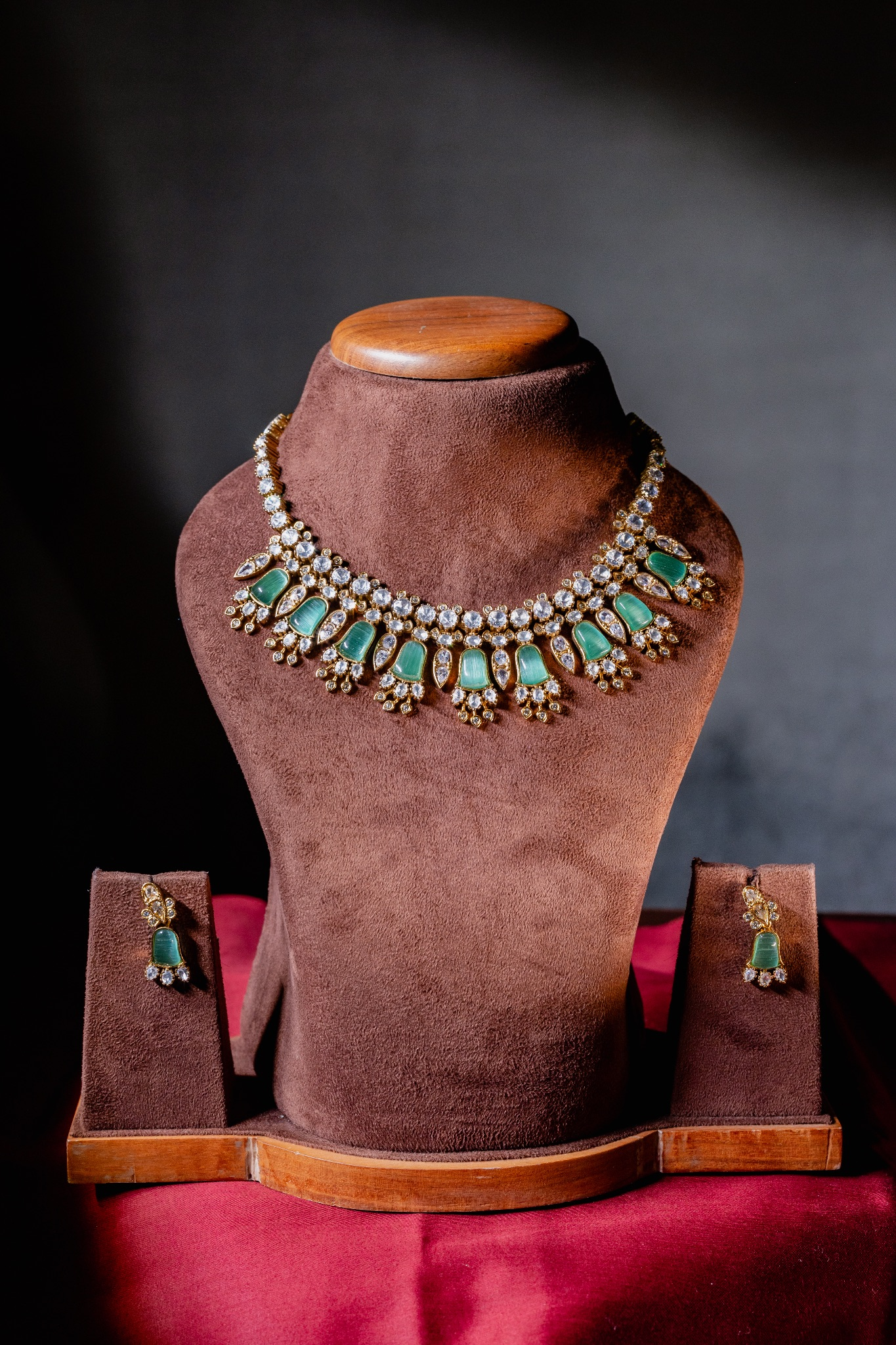 Polki emerald collar necklace